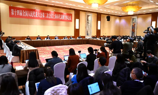 十四屆全國人大二次會議上海代表團3月6日下午舉行全體會議，繼續審議政府工作報告，并向境內外記者開放。上海人大供圖